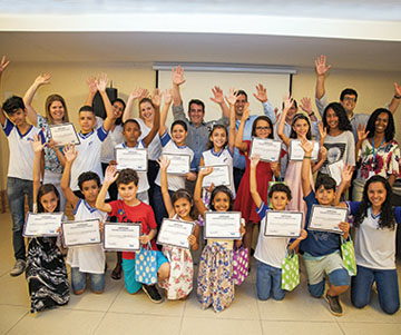 Os participantes da última edição do concurso Colorindo o Futuro receberam certificados.