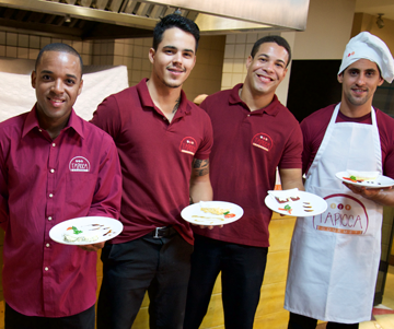 equipe da tapioca gourmet mostrando tapioca