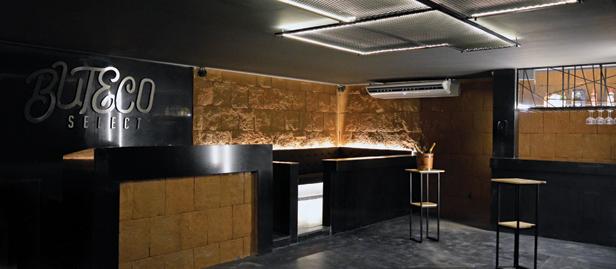O Buteco Select, em Rio das Ostras, fez toda a parte de iluminação, do bar e o mobiliário com a Industrial Art. 