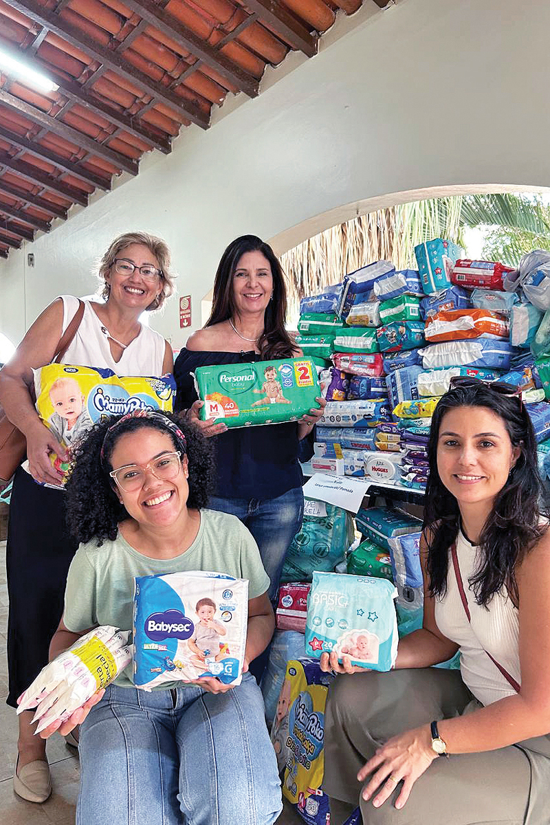 A ajuda de voluntários é fundamental para manter a associação,como a doação de roupas de bebê para o enxoval ou de fraldas