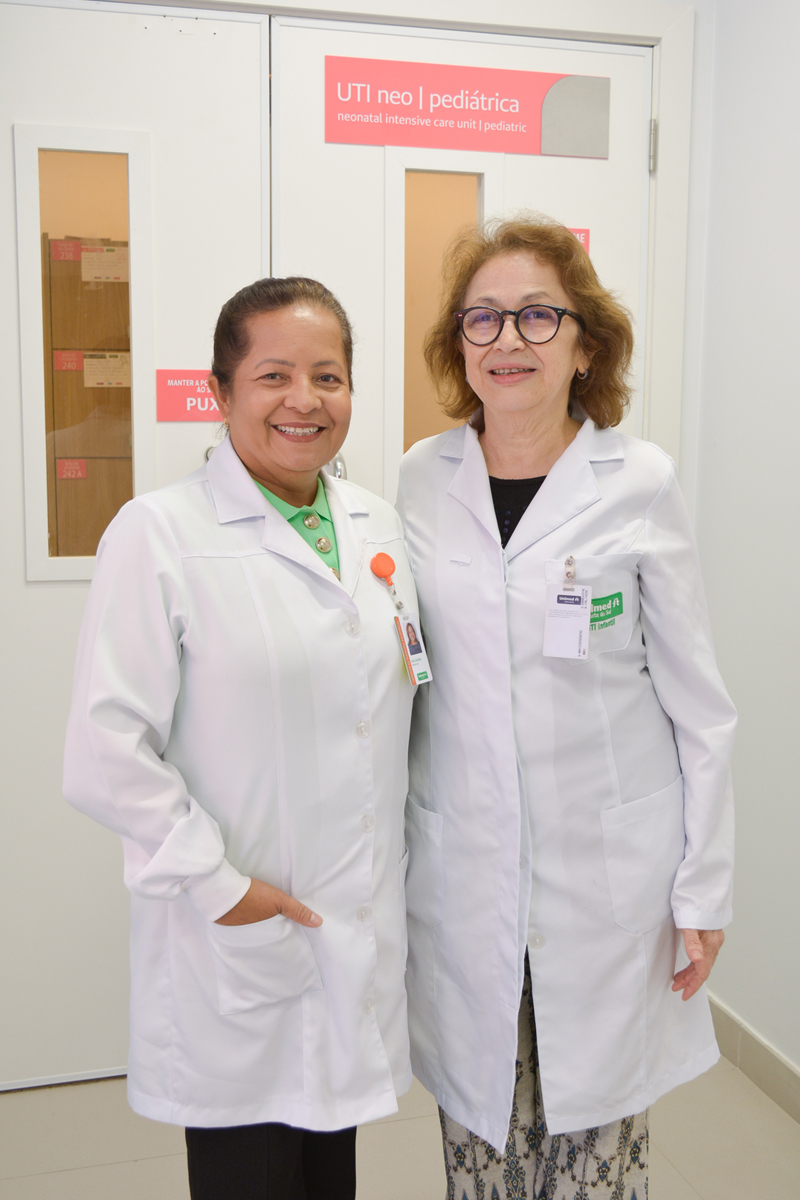 Dra Jalneia Ferreira Assis e Dra. Maria Pompeya são médicas pediátricas e neonatologistas e dizem que as UTIs Neonatal contam com recursos de tecnologia avançada para cuidar dos bebês prematuros, especialmente os de muito baixo peso. (Foto Alle Tavares)
