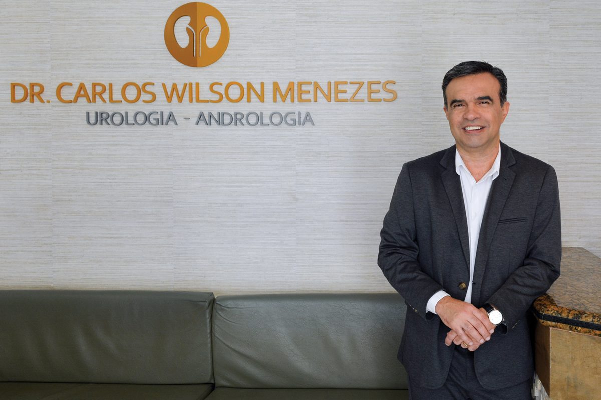 O trabalho do Dr. Carlos Wilson tem impactado positivamente a vida de muitos homens que buscam melhorar sua autoestima e qualidade de vida. A estética íntima masculina ainda é um tabu para muitos, mas a crescente procura por esses procedimentos demonstra que os homens estão cada vez mais preocupados com seu bem-estar e felicidade. (Foto Alle Tavares)