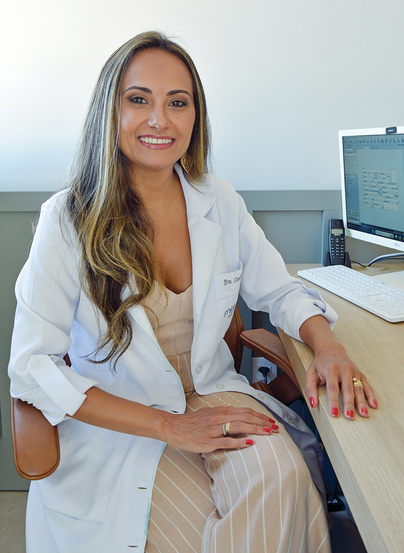 A endocrinologista Carolina Tapias destaca a importância do acompanhamento das taxas hormonais para a saúde da mulher. (Foto Alle Tavares)