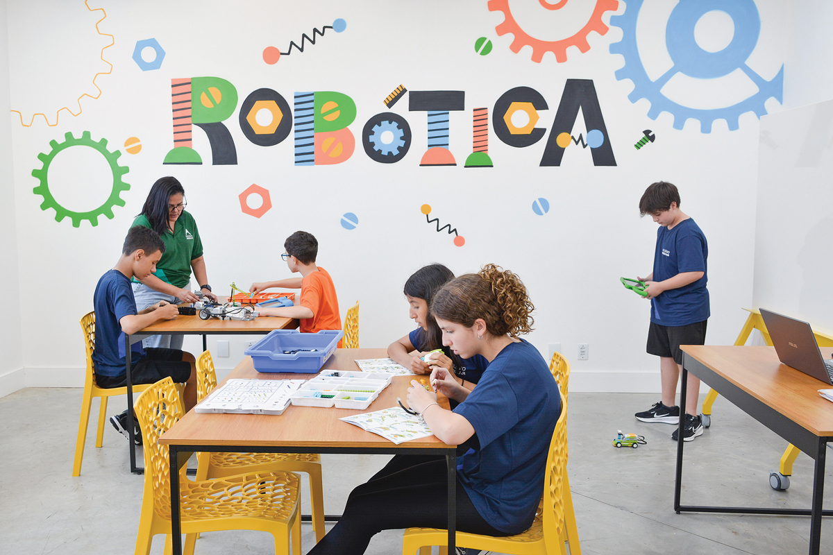 Além do estudo diferenciado, há aulas de xadrez, espanhol, empreendedorismo, inglês, imersão literária, oficina de escrita e o laboratório de robótica. (Foto Alle Tavares)