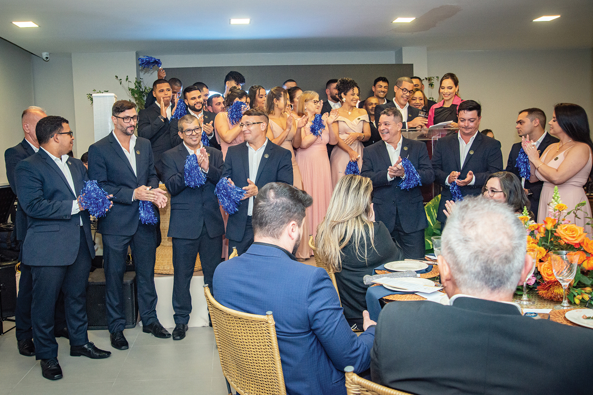 O evento da inauguração da nova base Macaé contou com a presença de toda a equipe da Aliança Soluções. Para Regina, eles são muito mais que colaboradores, são parceiros de trabalho. (Foto BemBossa Estúdio Criativo)