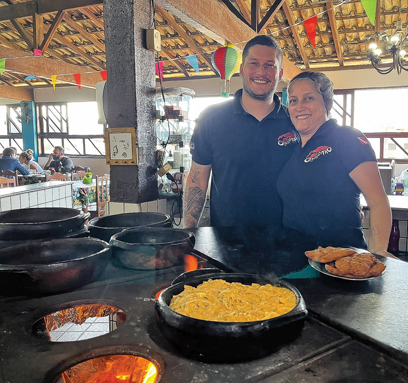 O Lagostão é gerenciado por Eliane Marquiote e seu filho Raphael. O restaurante, especializado em frutos do mar, foi fundado há 27 anos pelo saudoso Kássio, que era pescador. (Foto Alle Tavares)