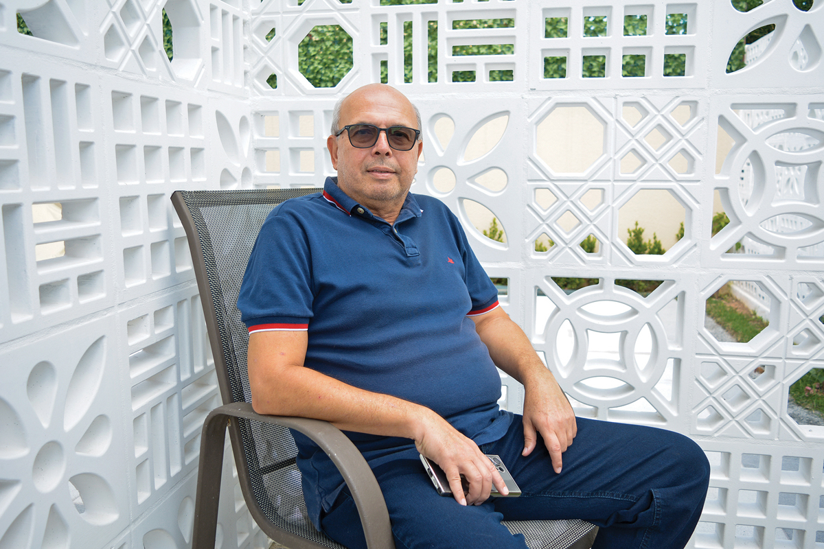 Luiz Bastos trocou seu apartamento por uma bela casa em Alphaville Costa do Sol, realizando a vontade de oferecer mais espaço para a família. (Foto Alle Tavares)