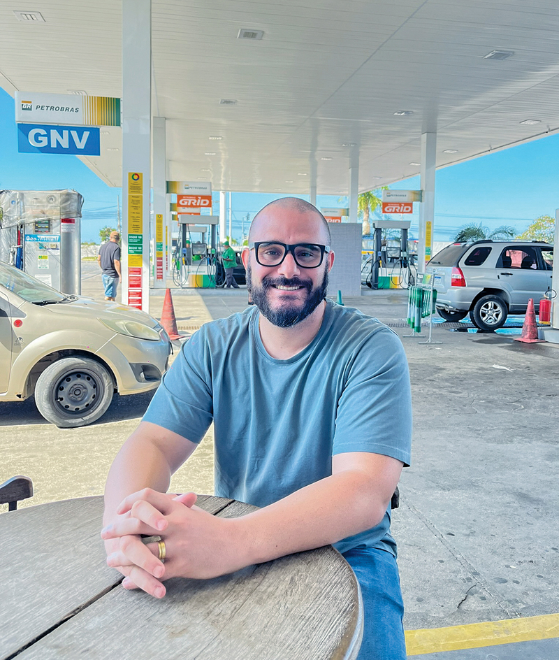 Andrés Rodrigues é gerente administrativo da Rodrilagos e pontua o bom relacionamento e atendimento nos postos, além da qualidade dos combustíveis. (Foto Alle Tavares)