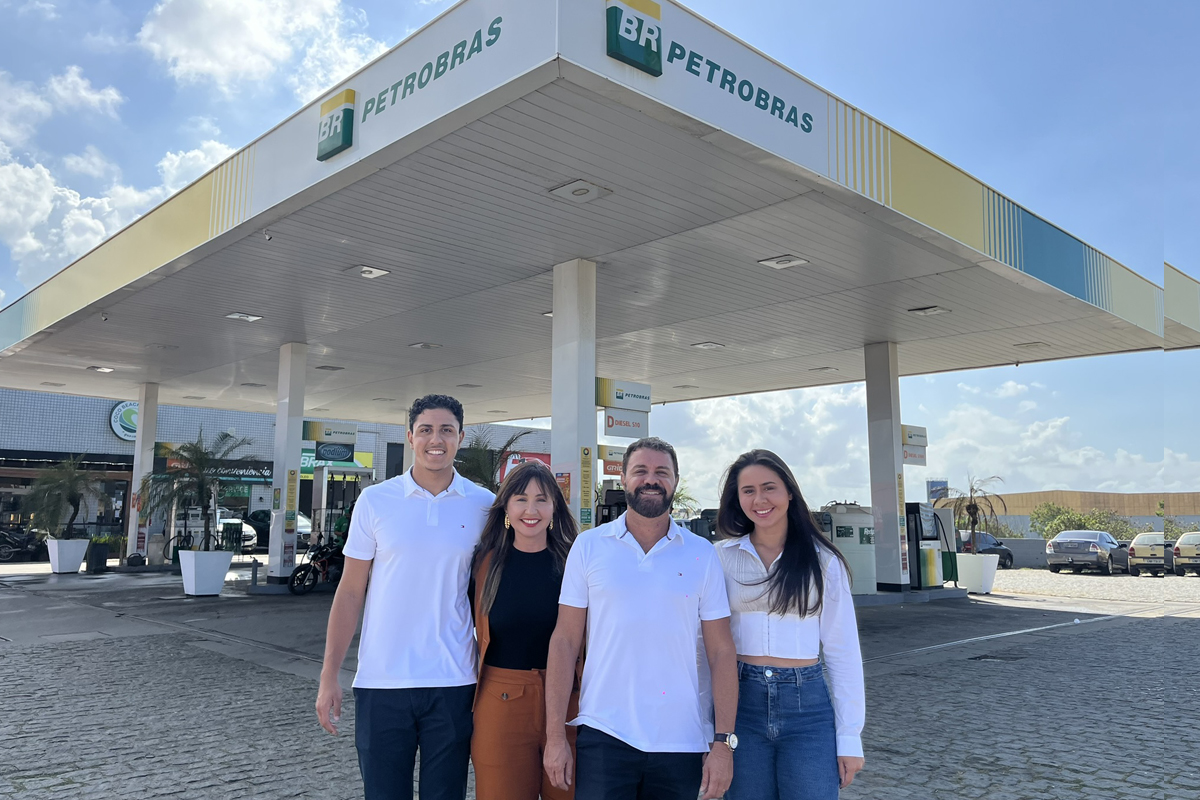David Batista e a esposa Tatiana estão à frente do Grupo Moreira Cabral, com os filhos Vitor e Natalia Afonso. São 13 postos e mais de 300 colaboradores. (Foto Alle Tavares)