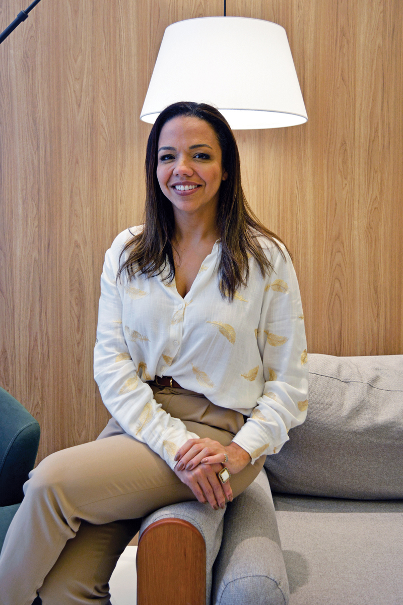 A arquiteta Monique Ferraz foi a responsável pelo projeto da “Casa Weg” e está encantada com as possilibilidades da automação residencial para a qualidade de vida das pessoas. (Foto Alle Tavares)