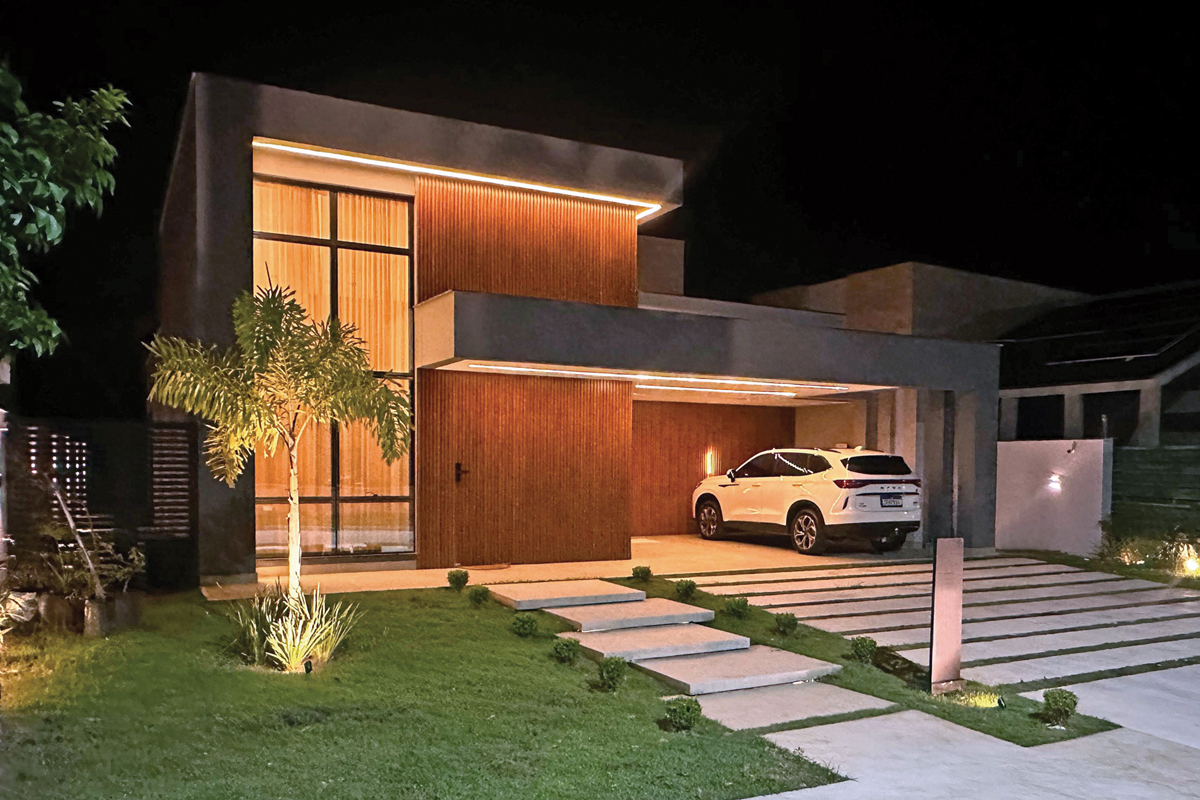 A “Casa WEG” da Shop Solar utiliza um sistema híbrido em que painéis solares são integrados a baterias que fazem o armazenamento da energia, com autonomia de até 10h para a linha essencial, como iluminação, geladeira e micro-ondas. (Foto de arquivo)