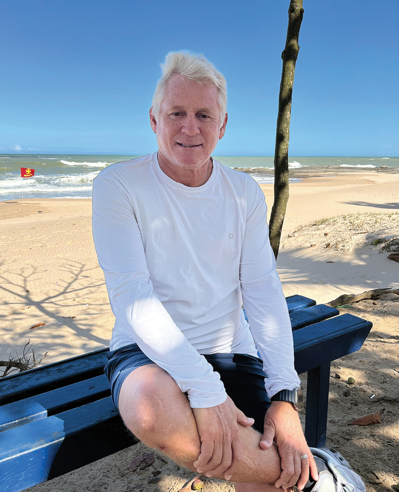 Fernando Macaé é cliente da Vitalité há mais de uma década. Ele joga altinha todos os dias e precisa se proteger dos raios ultravioletas com os produtos da UV.Line. (Foto Alle Tavares)