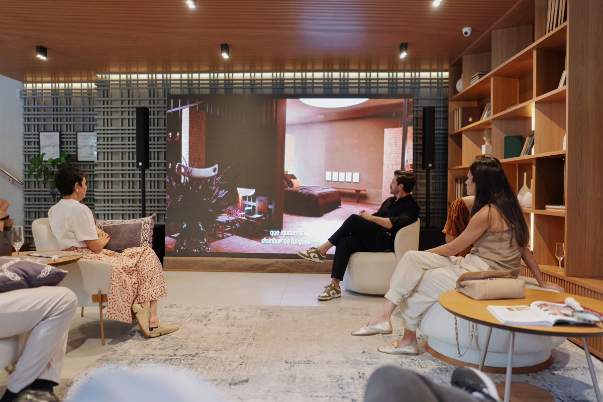 Arquiteto e apresentador compartilhou experiências, tendências e reflexões sobre uma arquitetura mais sensível e baseada em histórias.