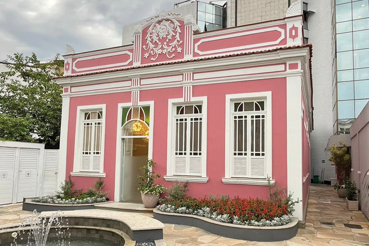 Dra. Tânia Pimentel e Dra. Nina Dultra estão à frente da clínica Nina. Mãe e filha cuidando da saúde da mulher com afeto, cuidado e muita dedicação