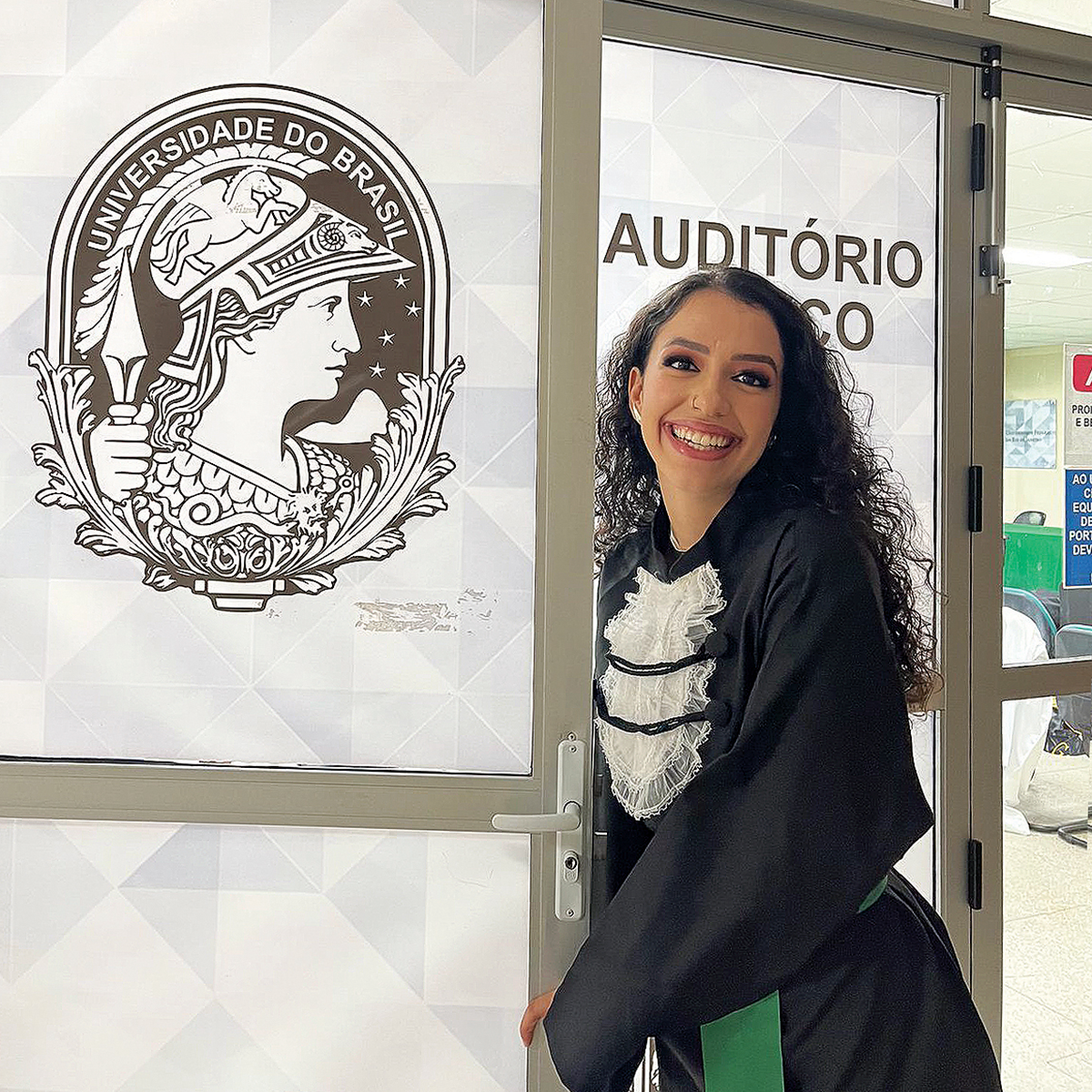 Júlia Maltez entrou no Aprovado, aos 14 anos, já decidida a cursar Medicina e foi aprovada em 1º lugar no 3º ano do Ensino Médio para a UFRJ-Macaé