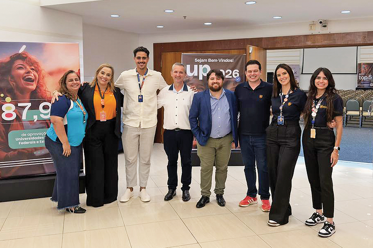 Com base metodológica robusta, o UP utiliza o SAS Educação como aliado de peso. Um sistema que não entrega promessas, mas performance. Wesley Peçanha, ao centro, apresentou o sistema aos pais em um evento em novembro