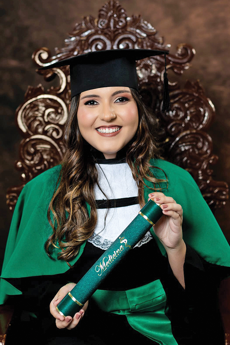 A hoje Dra. Carolina Baptista, ex-aluna do UP, foi aprovada no ENEM, 1º lugar de Medicina da UFRJ/Macaé e comprova os resultados do sistema de ensino da escola