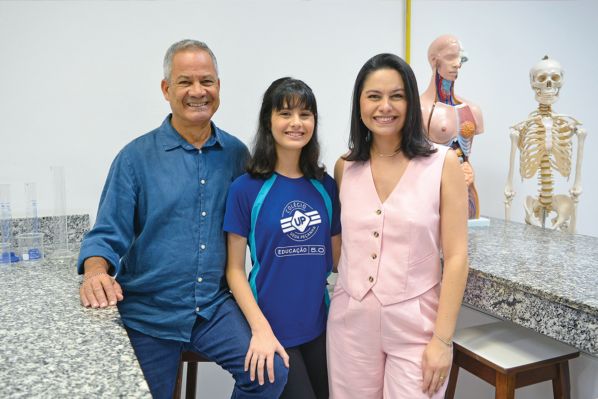 Marcela Leitão e o marido Sérgio confiaram no Colégio UP para compartilhar a educação de sua filha Helena, a qual ingressou na alfabetização e encontra-se no 7º ano do Ensino Fundamental II
