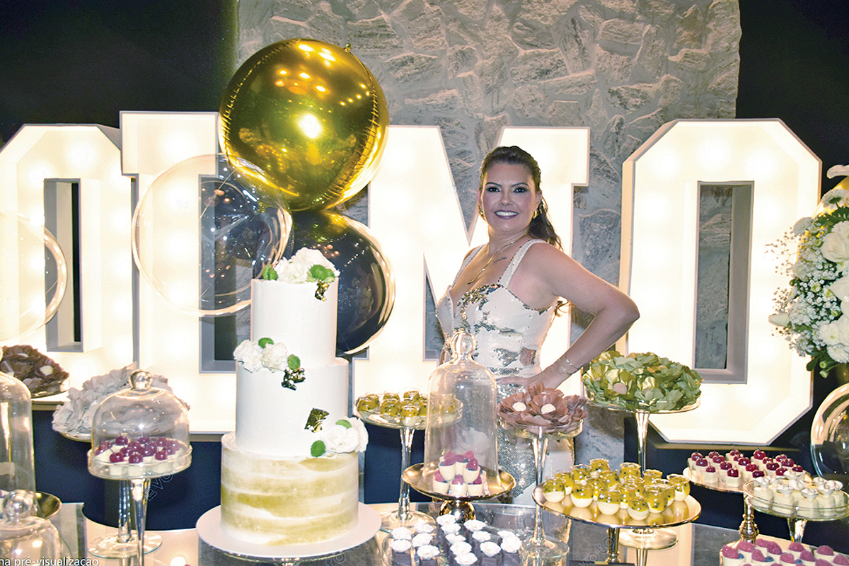 Angélica Olmo comemorou os 30 anos da joalheria em um evento no Yashi Gastronomia com desfile de clientes que fazem parte da sua história