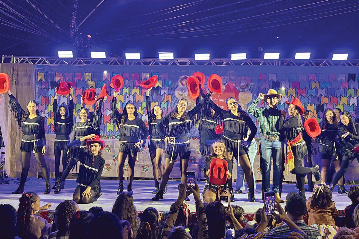 A Festa Junina do CEIA, que é aberta à população, virou um evento na cidade, promovendo o conhecimento e a convivência entre a escola e a cidade