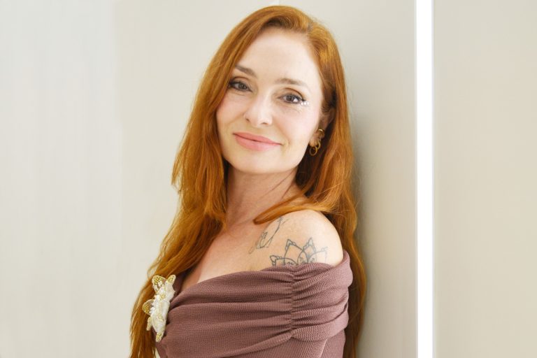 Flávia Vasconcelos É jornalista, astróloga e poetisa.