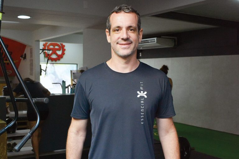 Rafael Köhler É Professor de Educação Física, Pós-graduado em Fisiologia do Exercício, Atividade Física Adaptada e Saúde. Reabilitação cardíaca pelo INCOR. Instagram: @essencialfit