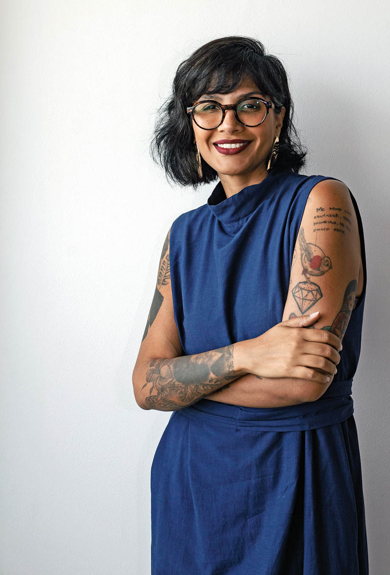 A psicanalista e orientadora parental Raquel Petersondiz que, quando não há uma rede familiar por perto, conciliar carreira e maternidade se torna mais complexo