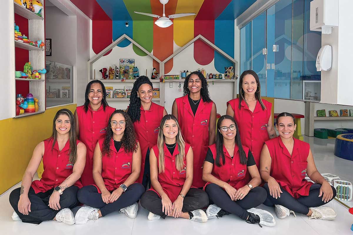 A equipe especializada e com amor pelo que faz é um dos diferenciais da crecheMonteiro Lobato. Da esquerda para a direita, acima: Regina, Evelyn, Náthalyn e Tainara. Abaixo: Jessica, Aryene, Ana Clara, Cassiane e Paloma