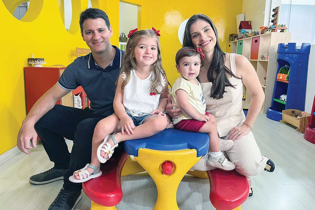 A filha mais velha de Danilo Dias e Klara Rodrigues, Marina, hoje com quatroanos, permaneceu na creche até o maternal, e a pequena Julia, de um ano, iniciou seu ciclo no berçário há cinco meses 
