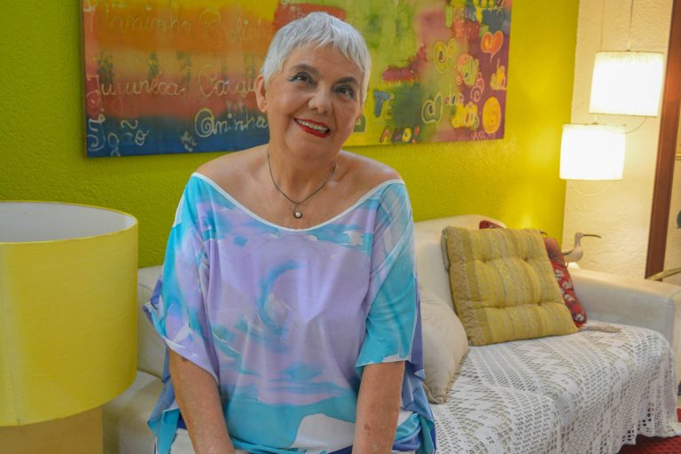 A trajetória de uma artista que levou a estamparia macaense à moda nacional e transformou muitas vidas com seu empreendedorismo