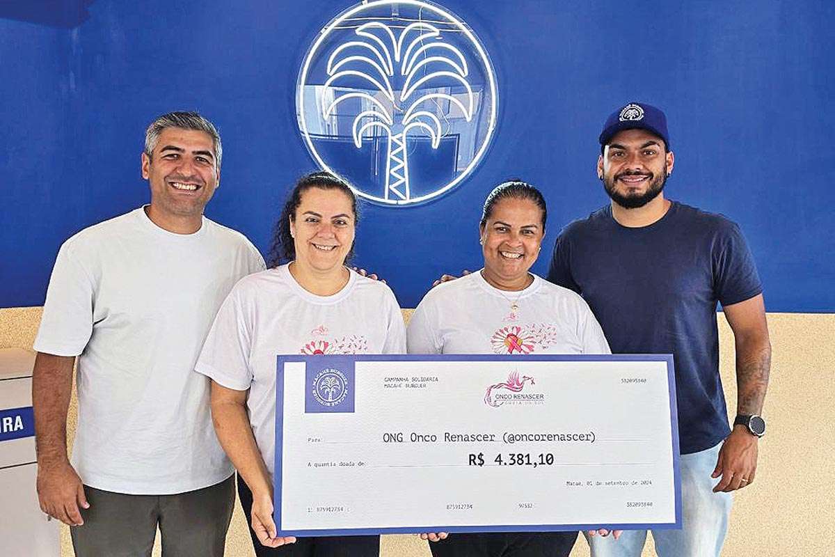 A ONG conta com o apoio de vários empresários em suas campanhas, como os sócios do Macahé Burguer. Na foto, Bruno Macedo (esquerda) e Johann Foligno entregam o cheque da arrecadação da campanha às diretoras.