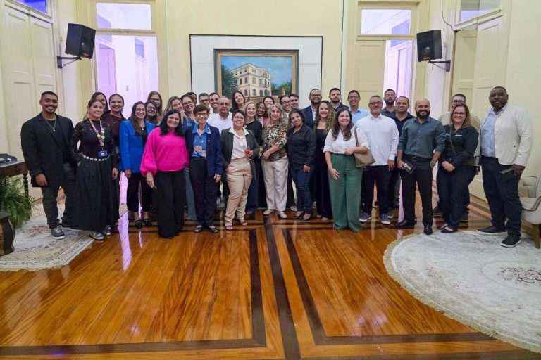 Revista-Divercidades-Macaé-colégio-Castelo- aproxima-setor-offshore-e-debate-sobre-novas-profissões-03